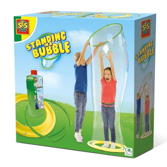 IN PIEDI IN UNA MEGABOLLA