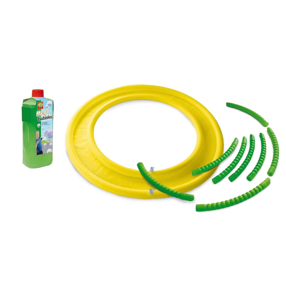 IN PIEDI IN UNA MEGABOLLA