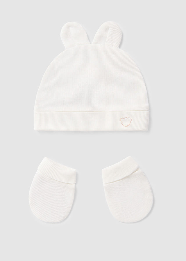 Cappellino con muffole in cotone bianco