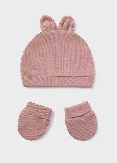 Cappellino con muffole in cotone rosa antico